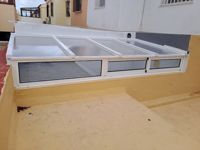 Puertas ventanas porches panel sanwich
