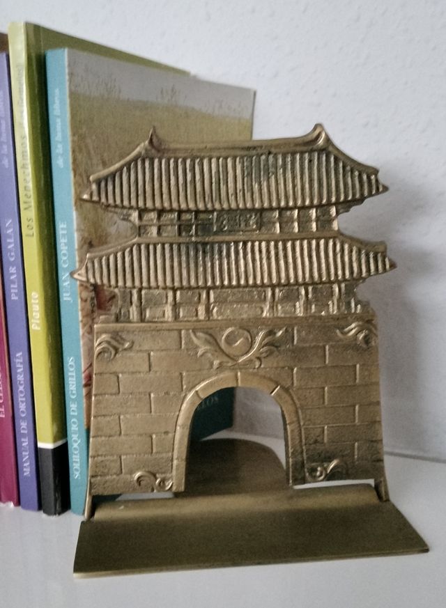 Sujeta libros metal.