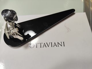 Ottaviani appoggia incenso o fermacarte