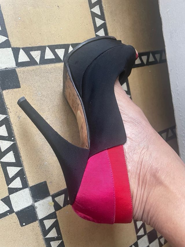 Elegantes zapatos tacón