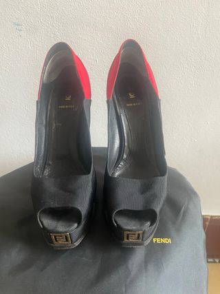 Elegantes zapatos tacón