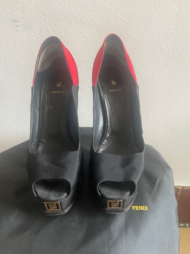 Elegantes zapatos tacón