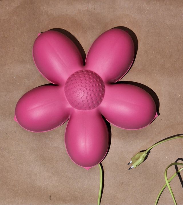 Lámpara flor rosa ikea