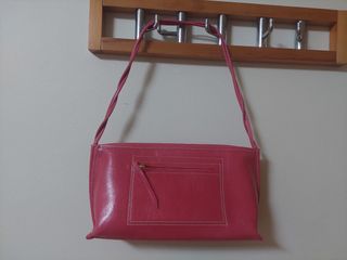 Bolso de piel fucsia