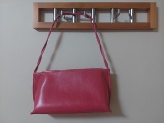 Bolso de piel fucsia