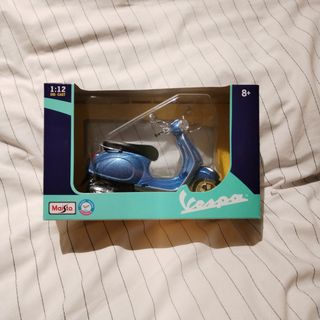 Icónica moto Piaggio Vespa