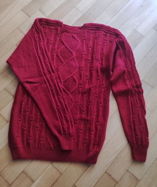 Maglione girocollo rosso a trecce