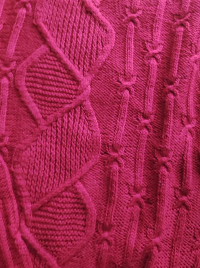 Maglione girocollo rosso a trecce