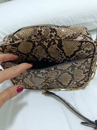 Cajonera de plástico azul y naranja