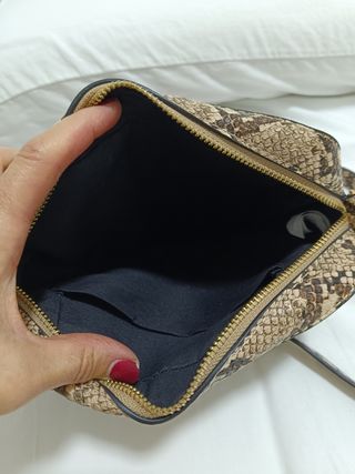 Cajonera de plástico azul y naranja