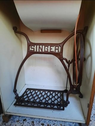 Máquina de coser THE SINGER MANFG.CO