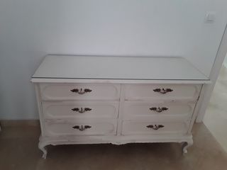 Cómoda antigua