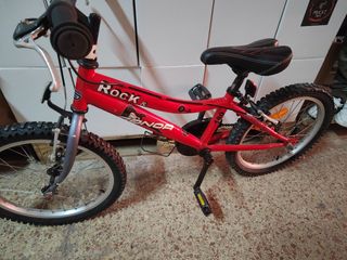 Bicicleta de 16' roja para niños