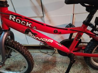 Bicicleta de 16' roja para niños
