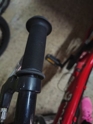 Bicicleta de 16' roja para niños