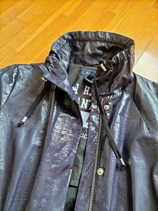 Impermeable azul marino. Chubasquero 