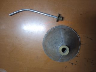 Aceitera de hojalata nueva y antigua