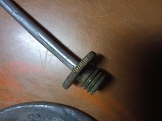 Aceitera de hojalata nueva y antigua