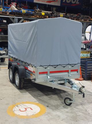 remolque de dos ejes con lona