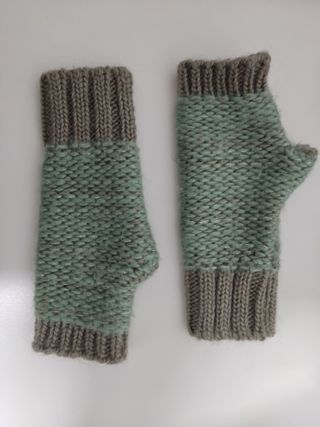 Conjunto de gorro, bufanda y mitones niña 10/12