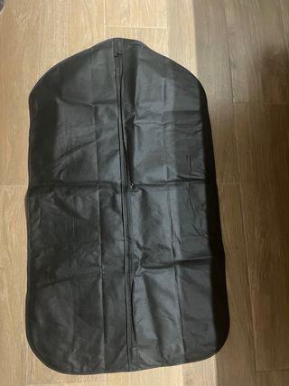 bimba y lola. guarda traje negro