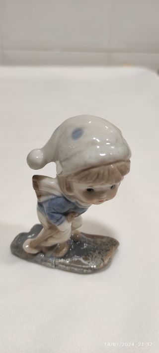 Pequeñas figuras de porcelana