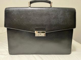 Maletin Prada vintage de lujo.