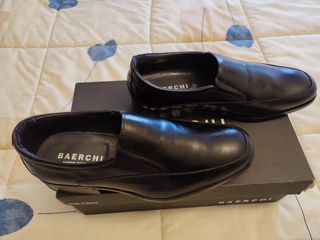 "Zapatos de Caballero de Piel Nuevos"