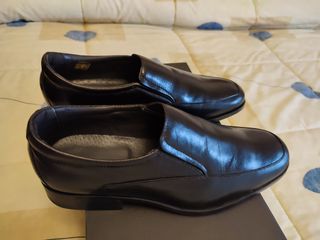 "Zapatos de Caballero de Piel Nuevos"