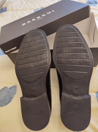 "Zapatos de Caballero de Piel Nuevos"