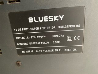 Television Samsung y otra bluesky