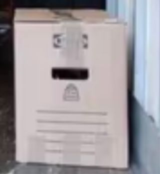 caja con zapatos de segunda mano