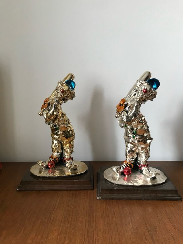 coppia sculture giocatore baseball