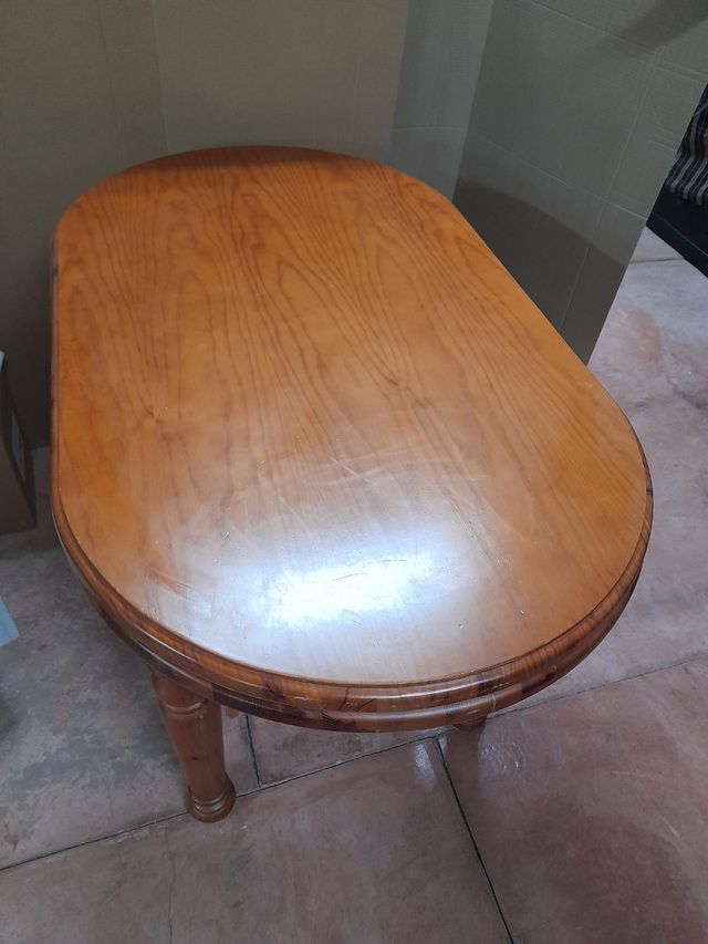 MESA EXTENSIBLE Y 4 SILLAS MADERA