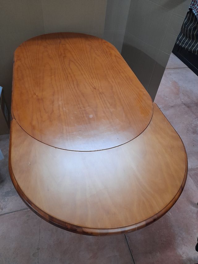 MESA EXTENSIBLE Y 4 SILLAS MADERA