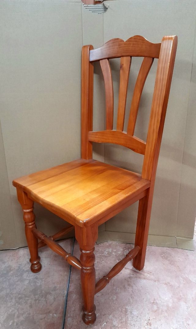 MESA EXTENSIBLE Y 4 SILLAS MADERA