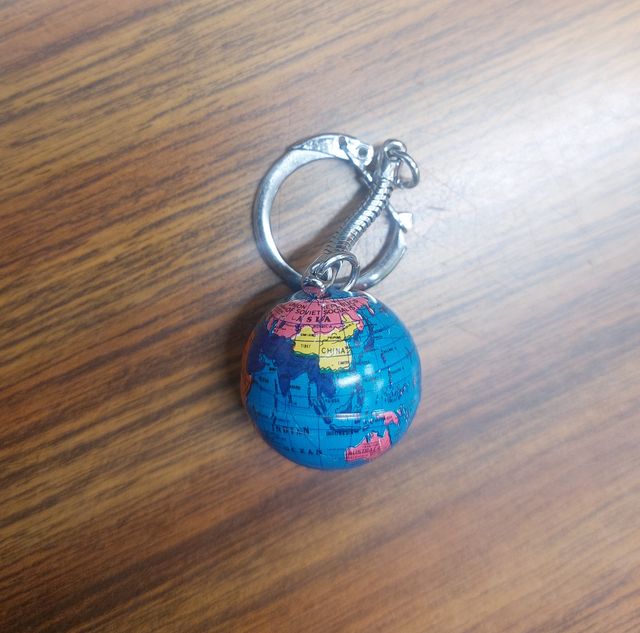 Llavero bola del mundo años 70