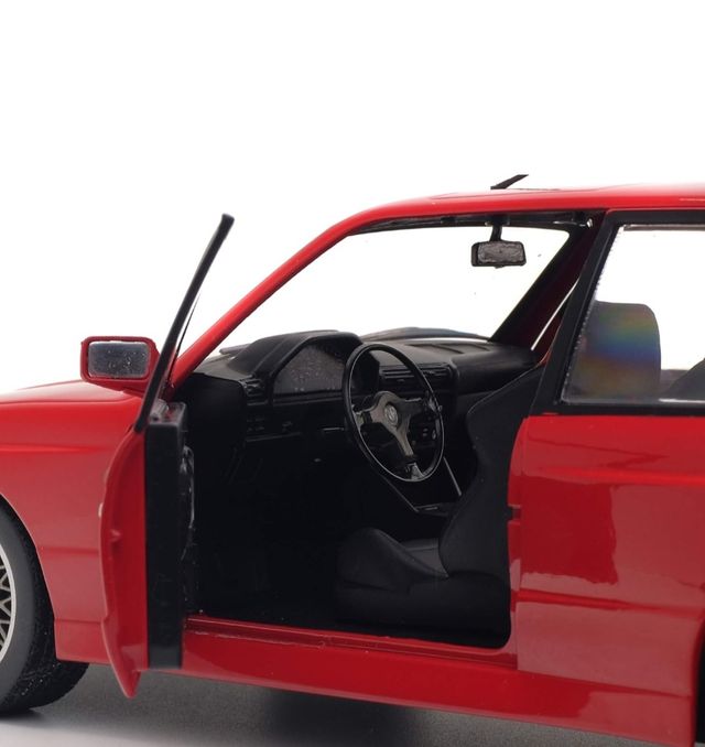 Maqueta bmw m3 e30 rojo 1/18