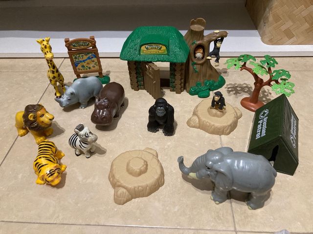 Figuras 10 animales, cabana, arbol y 2 rocas