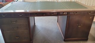 Mesa despacho clasico muy bonita