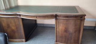 Mesa despacho clasico muy bonita