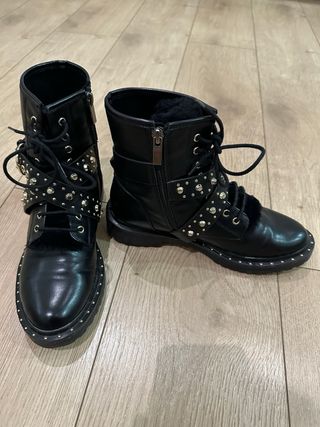 Botines militares con tachuelas 