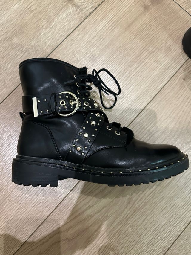 Botines militares con tachuelas