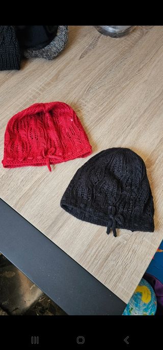 Gorro rojo y negro 