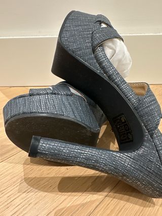 Sandalias marca Arpe plataforma un solo uso 38