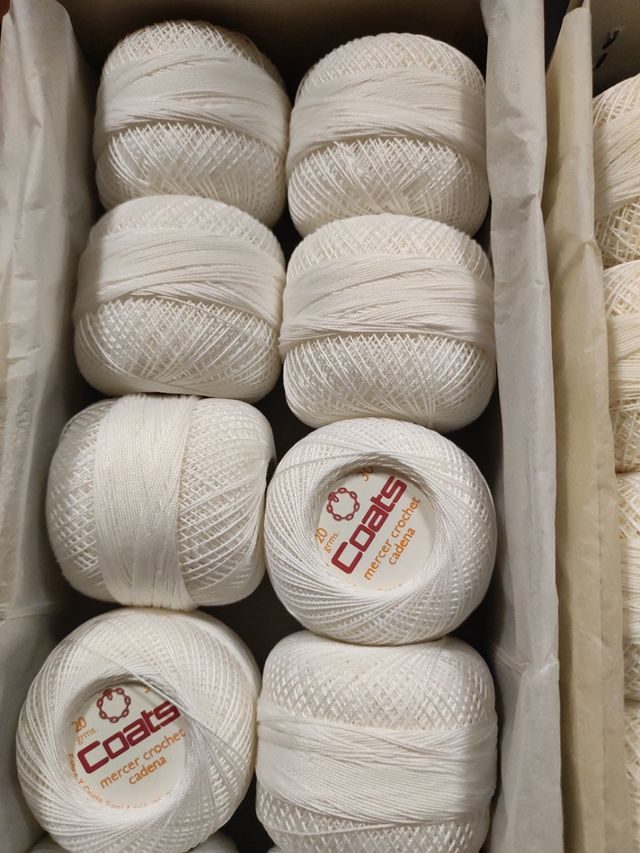 Lote 27 ovillos de hilo coats