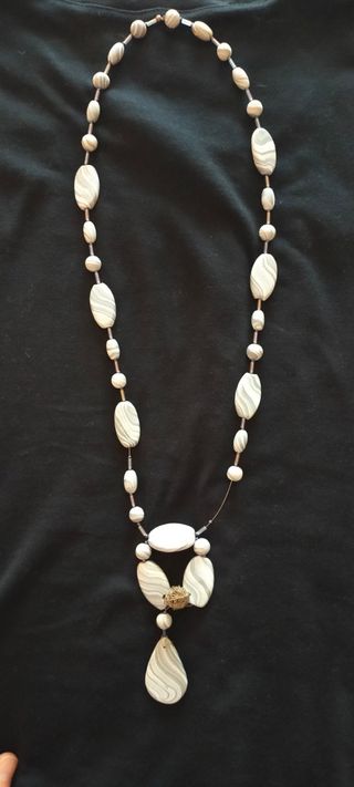 Collar de cuentas hecho a mano