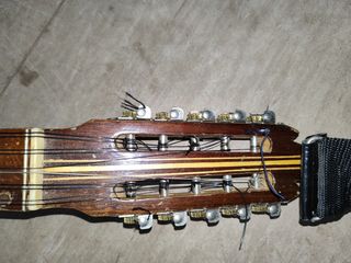 Charango/Chillador. Instrumento Musical