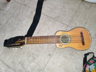 Charango/Chillador. Instrumento Musical