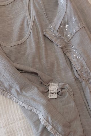 Conjunto de camiseta y chaqueta